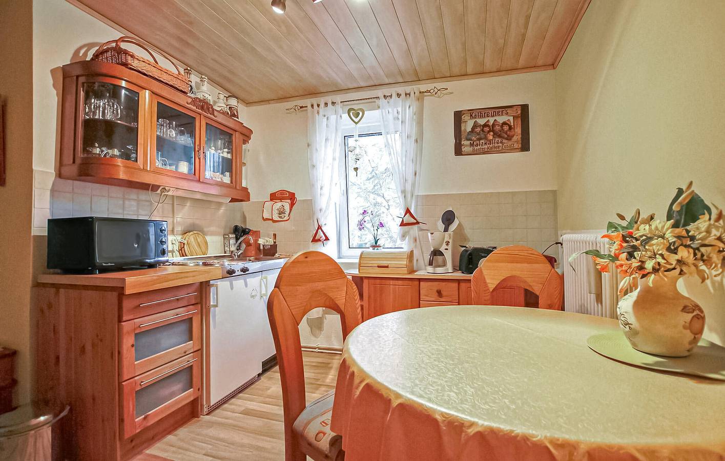 Ganze Ferienwohnung, Strandnahe Wohnung mit Parkplatz, Küche & Internet - 100m zur Badestelle Wokuhl in Wokuhl-Dabelow, Mecklenburg-Strelitz