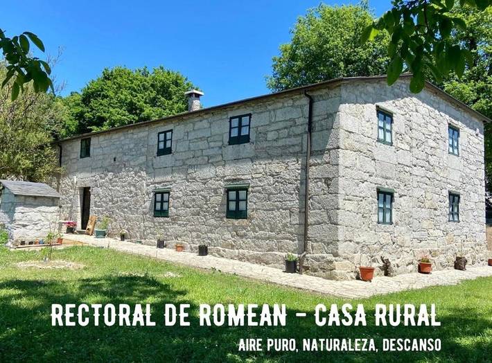 Hostal, con Terraza además de Jardín y Piscina en Lugo