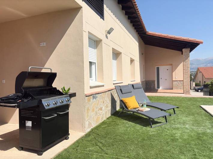 Chalet para 15 personas, con piscina además de vistas y terraza, Se admiten mascotas en La Vera - 2