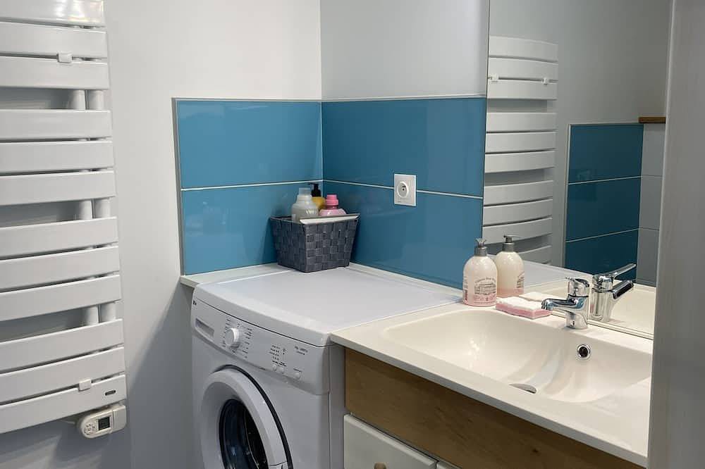 Entire apartment, Quiet studio at the foot of St Jacques hill,a stone's throw from the city center in Cavaillon, Parc naturel régional du Luberon