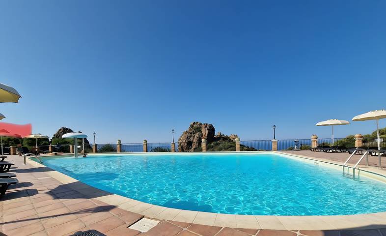 Casa vacanza per 4 persone, con giardino e piscina per bambini a Iglesias