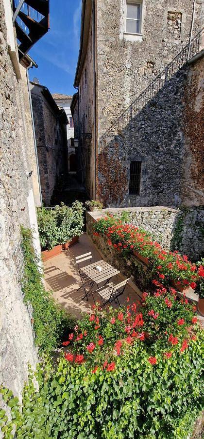 Location de vacances pour 2 personnes, avec vue et terrasse, animaux acceptés à Fontechiari - 3