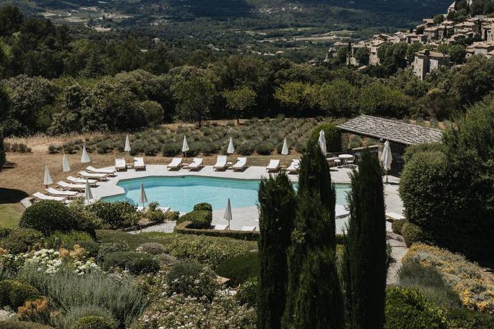 Hôtel pour 4 personnes, avec Balcon et Terrasse ainsi que Jardin et Piscine à Bonnieux
