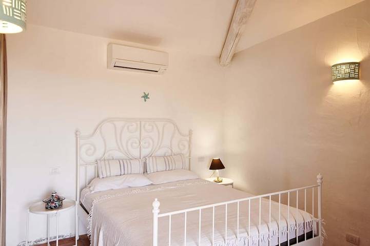 Große, prestigeträchtige und private Panoramavilla mit privatem Holz. in Arzachena, Costa Smeralda