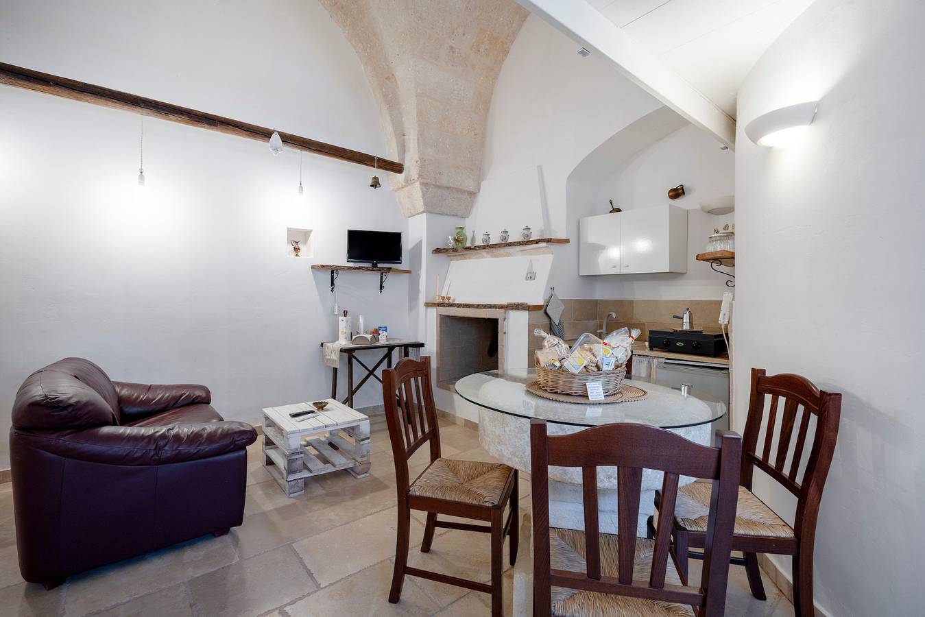 Appartement entier, Appartement 'Lamapecora - Granaio' avec balcon, Wi-Fi et climatisation in Fasano, Salento
