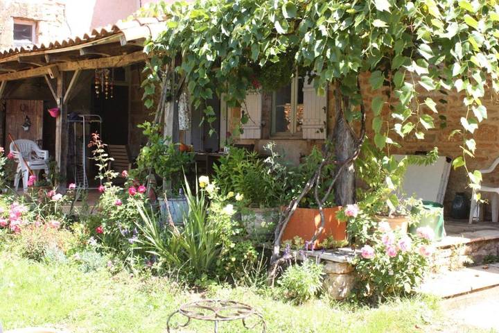 Location de vacances pour 2 personnes, avec jardin et vue, animaux acceptés à Saint-Jory-las-Bloux - 2