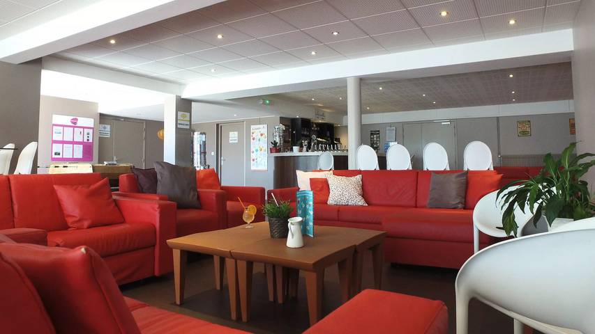 Gîte pour 6 personnes, avec piscine et terrasse, animaux acceptés à Parent - 3