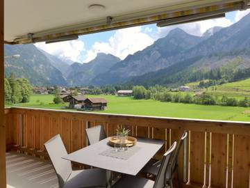 Ferienwohnung für 4 Personen, mit Balkon und Ausblick sowie Garten im Berner Oberland