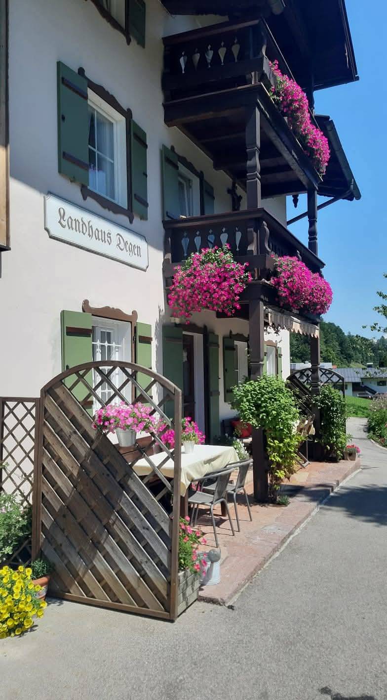 Landhaus Degen - Doppelzimmer Nr. 2 mit Dusche/Wc, Balkon, Tv, Fön, Radio in Bischofswiesen, Berchtesgadener Alpen