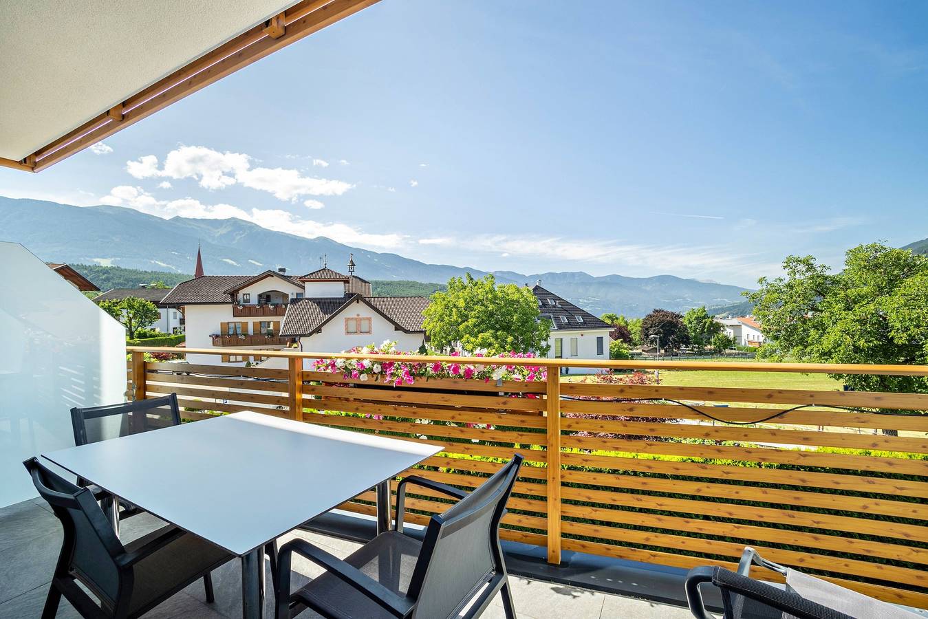 Ganze Wohnung, Ferienwohnung 'Edelweiß' mit Bergblick, Gemeinschaftsgarten und Wi-Fi in Raas, Natz-Schabs