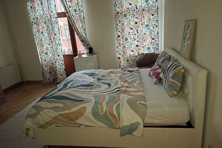 Large, bright bedroom in Molenbeek-Saint-Jean, Flanders