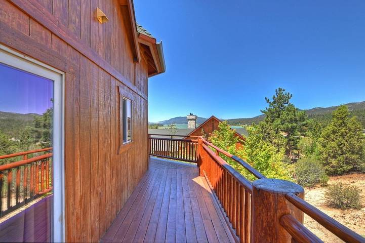 Glamping for 16 people, with balcony and hot tub in Big Bear Lake