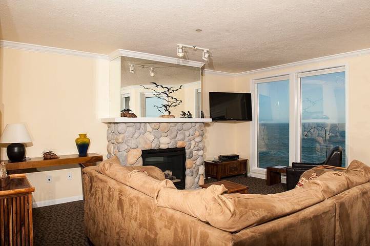 Vacation rental for 6 people, with balcony and hot tub in Depoe Bay