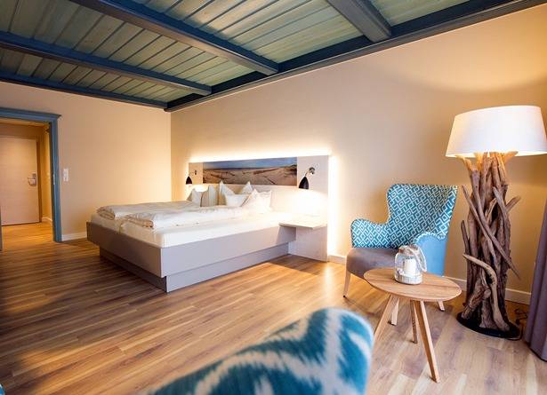 Seeblick **** Superior Genuss und Spa Resort - Juniorzimmer Eg - zur Fußgängerzone in Norddorf, Amrum