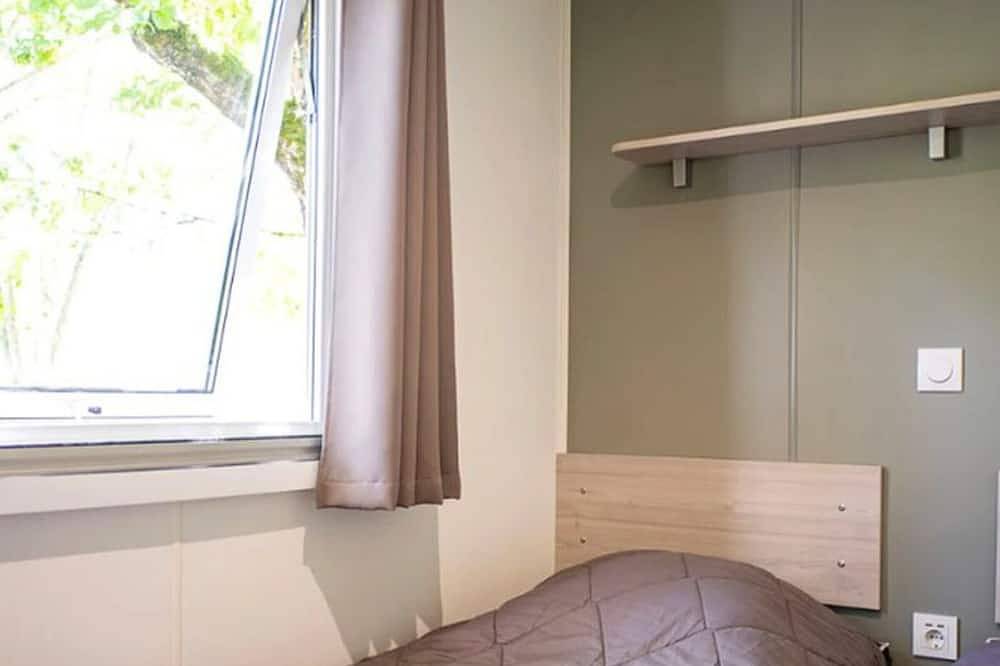 Casa móvil con 2 habitaciones 4 personas, terraza in Lissac-sur-Couze, Brive-la-Gaillarde region