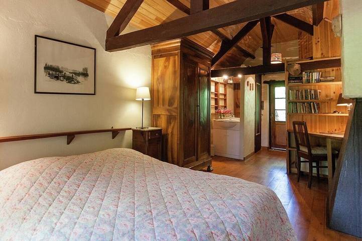 Gîte pour 2 personnes, avec terrasse ainsi que piscine et jardin dans Les Eyzies - 3