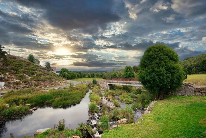 Location de vacances pour 8 personnes, avec jardin et terrasse à Fau-de-Peyre - 3