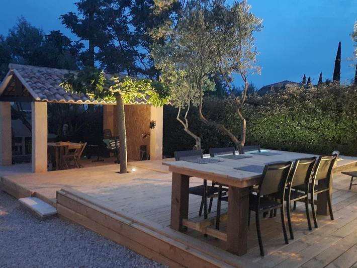 Location de vacances pour 7 personnes, avec terrasse et vue ainsi que jardin et piscine à Puget-Ville - 3