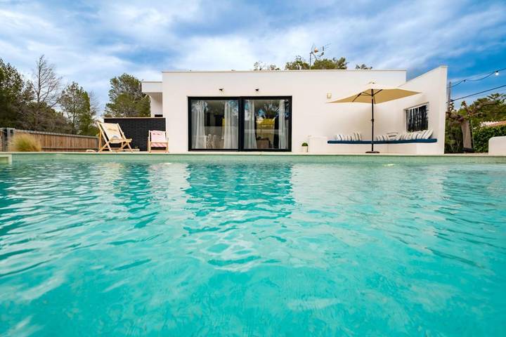 Maison de vacances pour 8 personnes, avec Terrasse ainsi que Jardin et Piscine à Calafat
