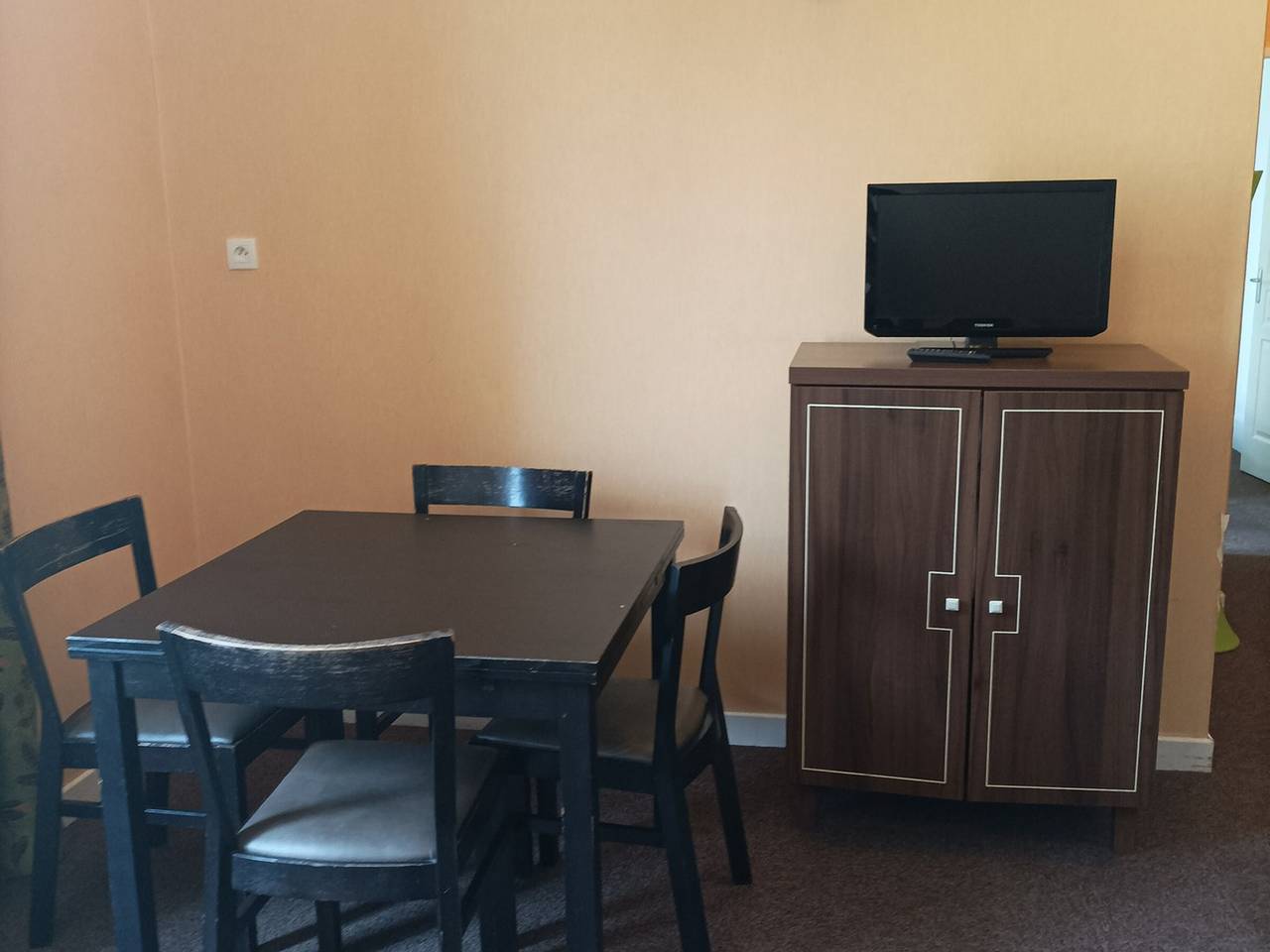 Geheel appartement, 2-Br Apartment in Castle in Jausiers for 6, balcony, pets allowed in Jausiers, Nationaal park Mercantour