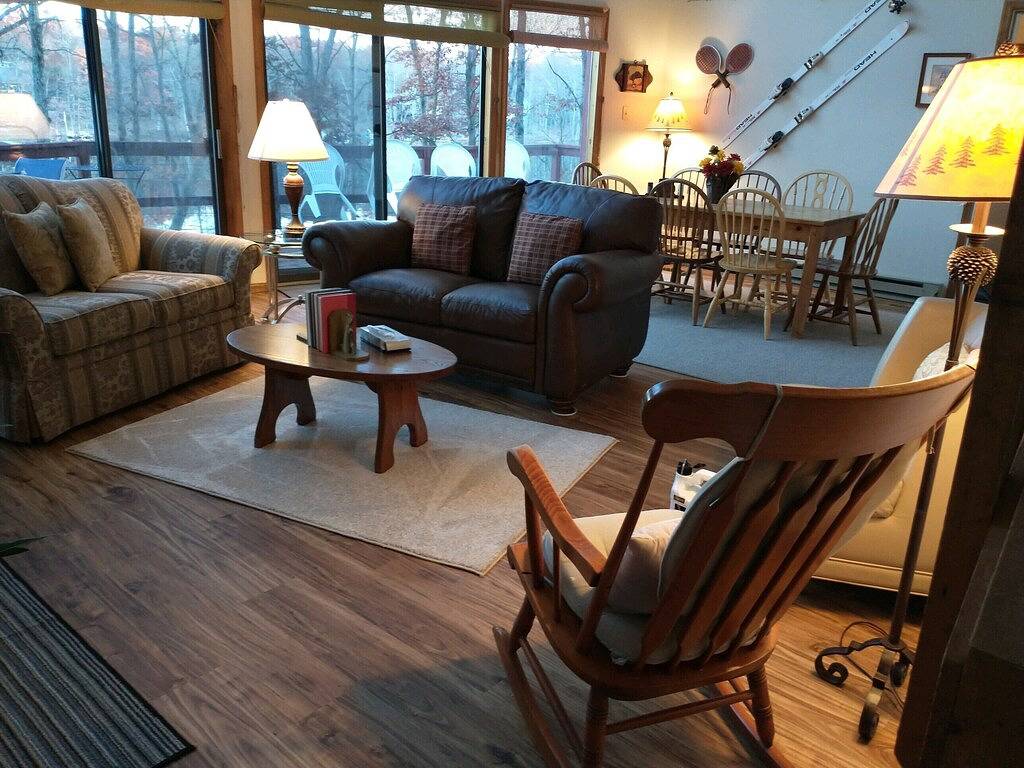 Waterfront Four Seasons Chalet Haustierfreundlich in Lehman Township, Pike County