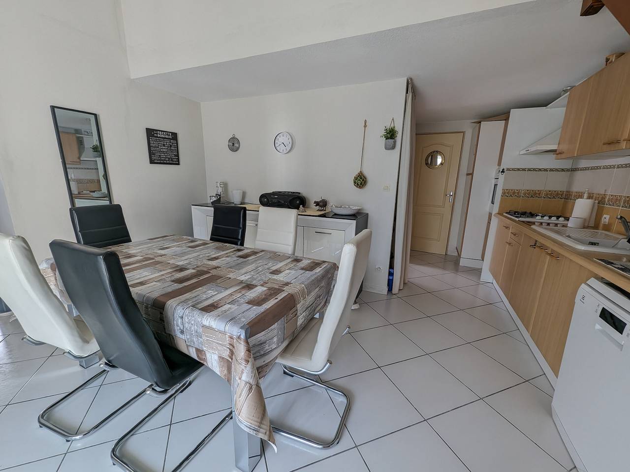 Spacious T3 Villa with Garden, 900m to Beach, Parking, Pet-Friendly, Sleeps 6 in Port-la-Nouvelle, Narbonne region