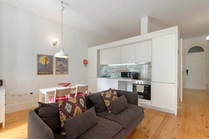Breiner House Porto Holiday Home with Balcony, Wi-Fi and Air Conditioning in Cedofeita, Porto