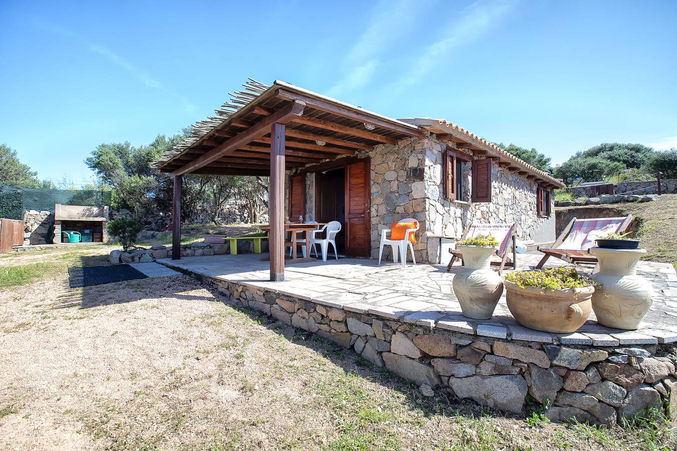 Appartamento intero, Appartamento 'Rustico' con vista mare, terrazza privata e aria condizionata in Pischinazza, Trinità d'Agultu e Vignola