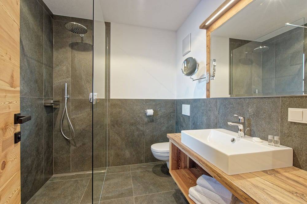 Ganze Wohnung, Ferienwohnung \"Tischlerhof Stadl\" mit Balkon und Bergblick in San Giacomo, Ahrntal