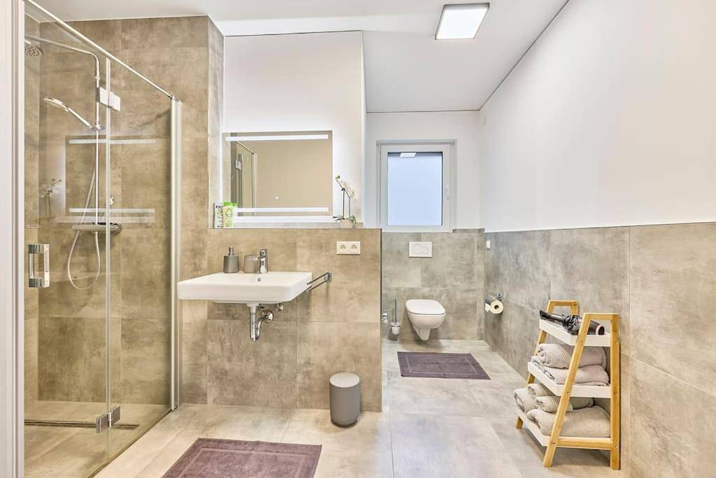 Ganze Wohnung, One-Bedroom Apartment in Bruchsal, Kraichgau