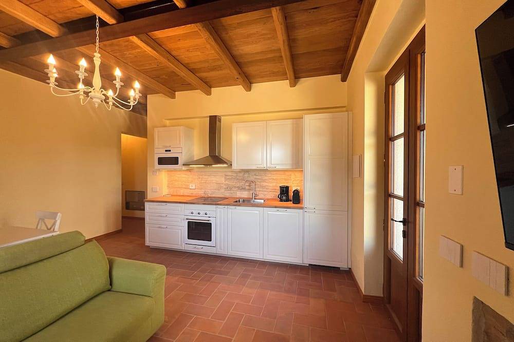 Stone house among olive groves new construction with Jacuzzi in Laterina Pergine Valdarno, Chianti