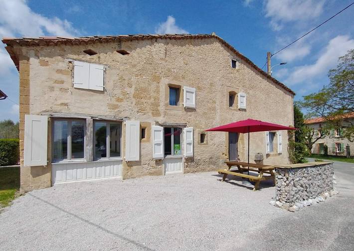 Gîte pour 5 personnes, avec jardin ainsi que piscine et terrasse dans Magrin