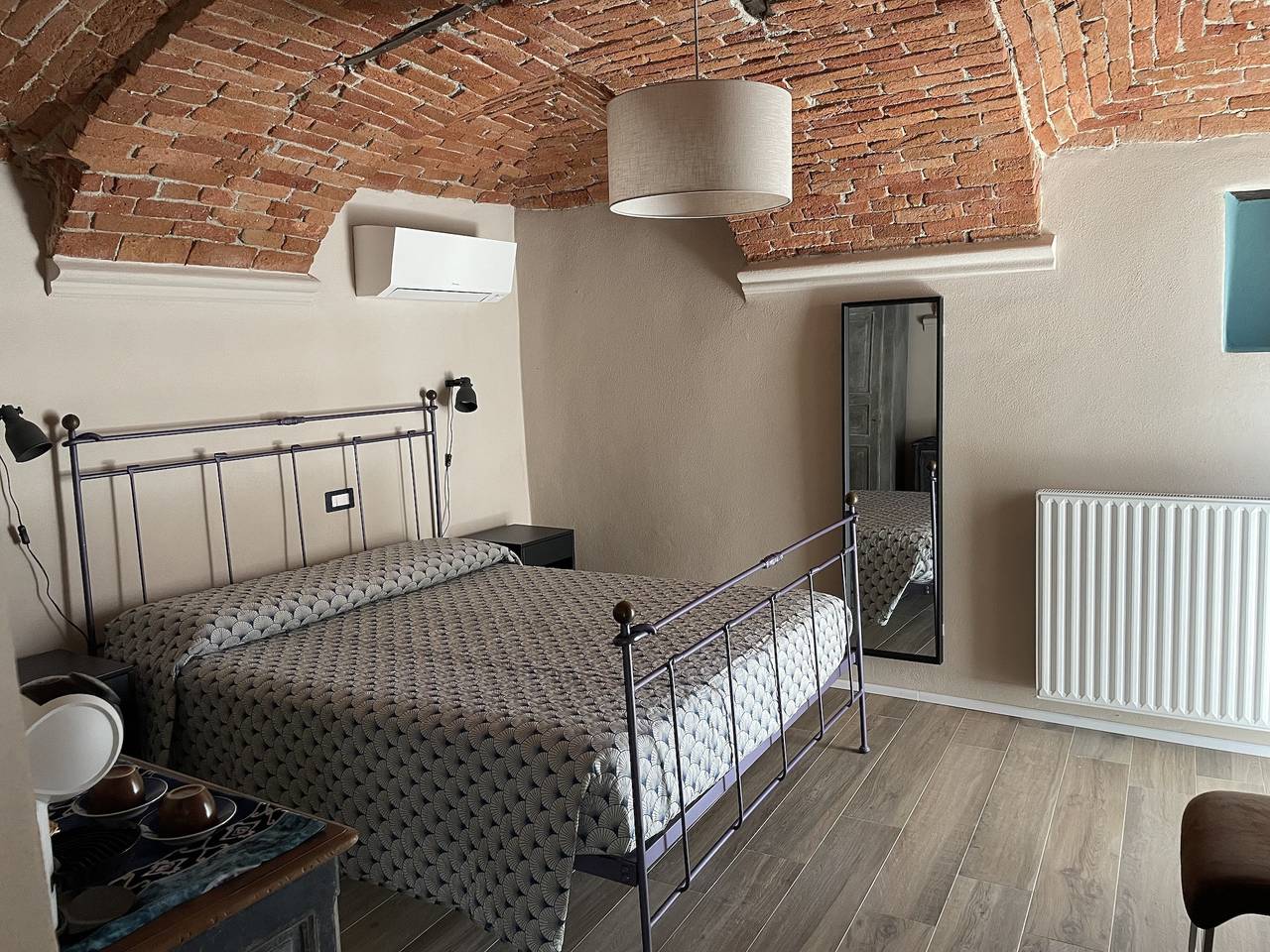 Apartamento entero, Apartamento accesible "Terre", cerca del jardín, con Wi-Fi y aire acondicionado. in Dogliani, Langhe