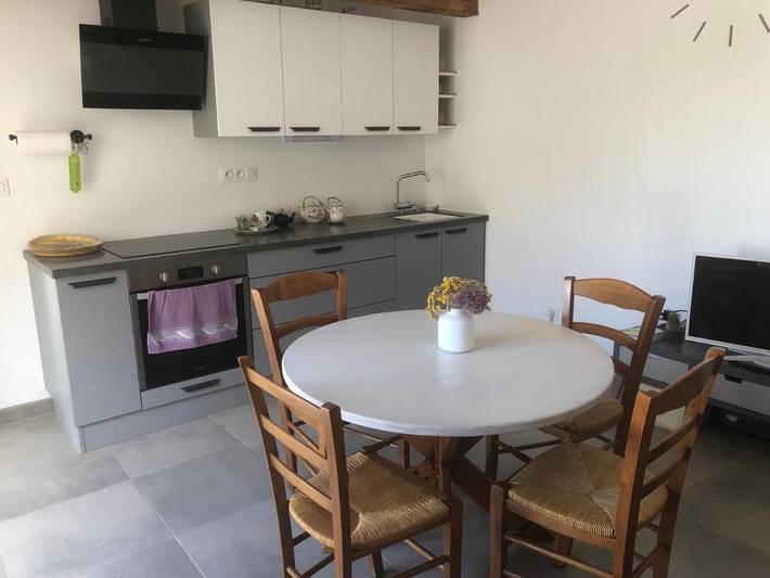 Gîte pour 2 personnes, avec terrasse ainsi que jardin et vue dans La Brousse - 2