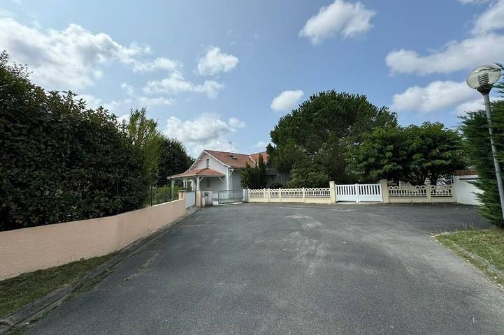 Villa pour 12 personnes, avec jardin et terrasse, animaux acceptés à Gujan-Mestras