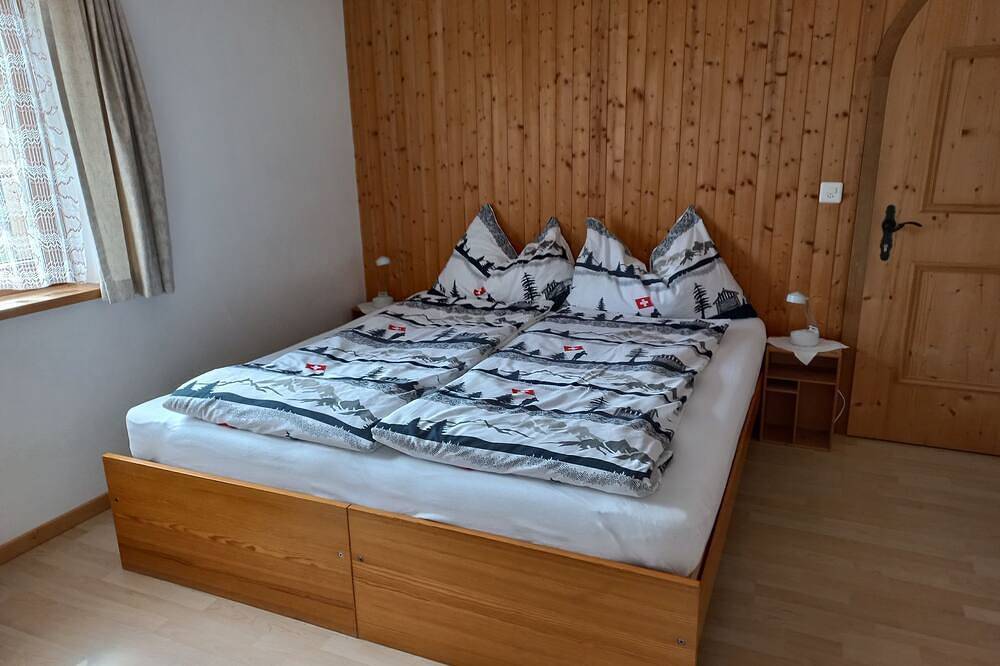 Ganze Wohnung, Ferienwohnungen Teuriblick A&B, (Splügen). in Rheinwald, Oberhalbsteiner Alpen