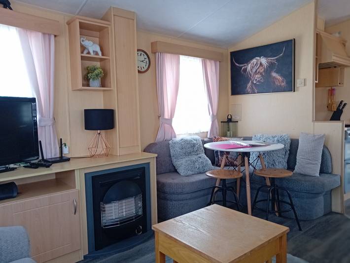 2-Bed Caravan - Sleeps 6 - Parking & Veranda in Skegness, Lincolnshire