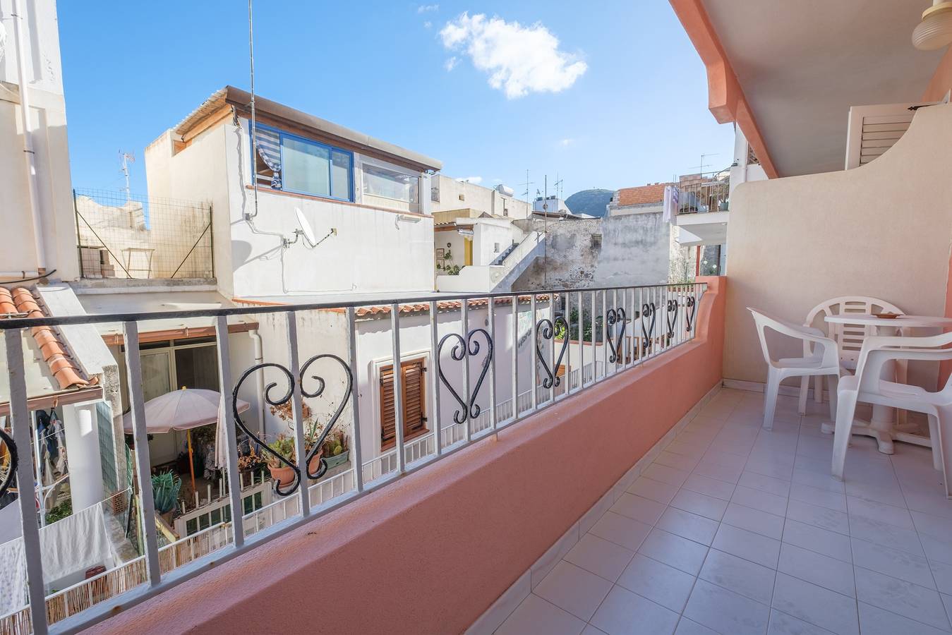Ganze Wohnung, Ferienwohnung "Case Vacanza Armando Mono Alicudi" mit Balkon, Gemeinschaftsterrasse und Wlan in Lipari
