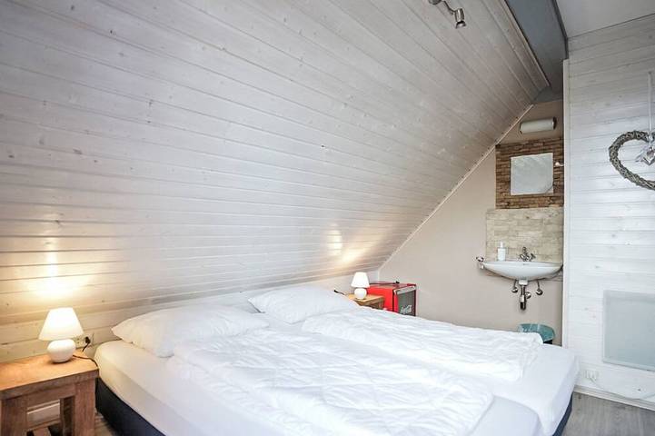 Cat'n'Boots Haus in Kirchheim, Knüllgebirge