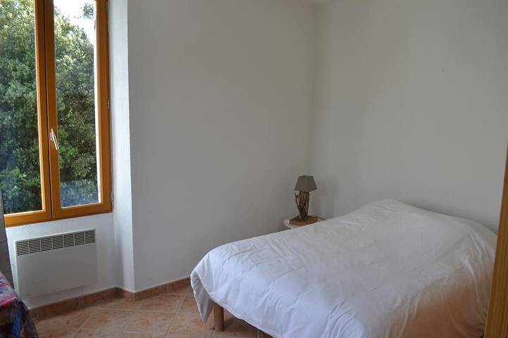 Location de vacances pour 6 personnes, avec jardin à Levie - 2