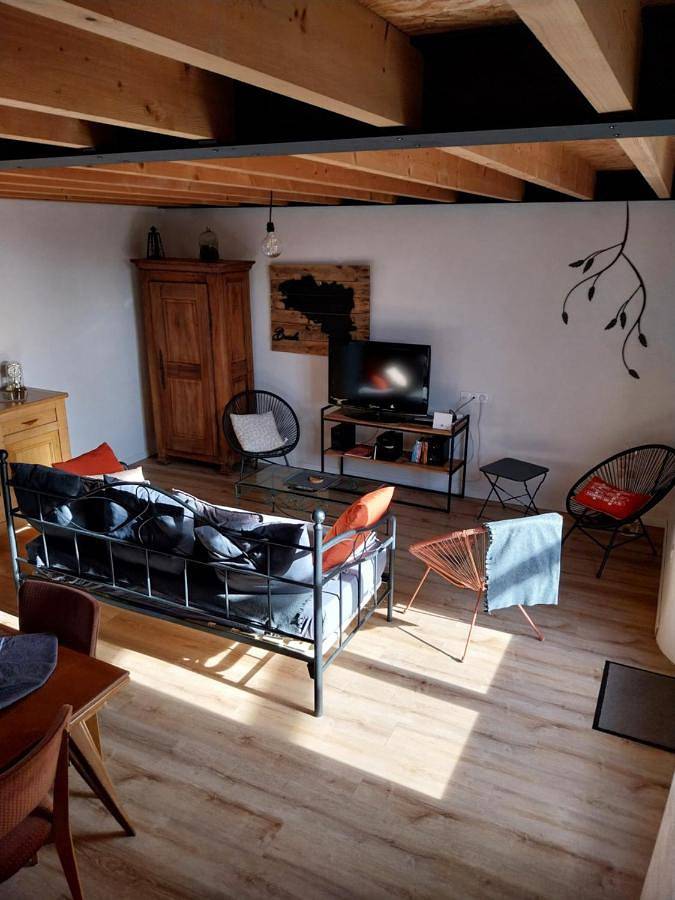 Gîte pour 4 personnes, avec jardin à Coëtmieux