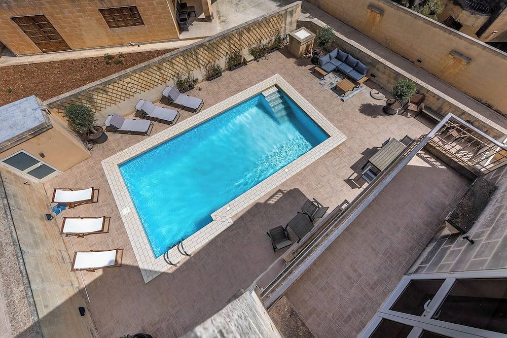 Tranquil Mansion - 3 Bed, Pool, Bbq & Gaming Room in Swieqi, Ilha de Malta