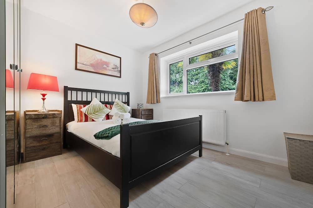 3 Bedroom Spacious Bungalow Sunningdale Lodge Ascot Racecourse in Sunningdale, Berkshire