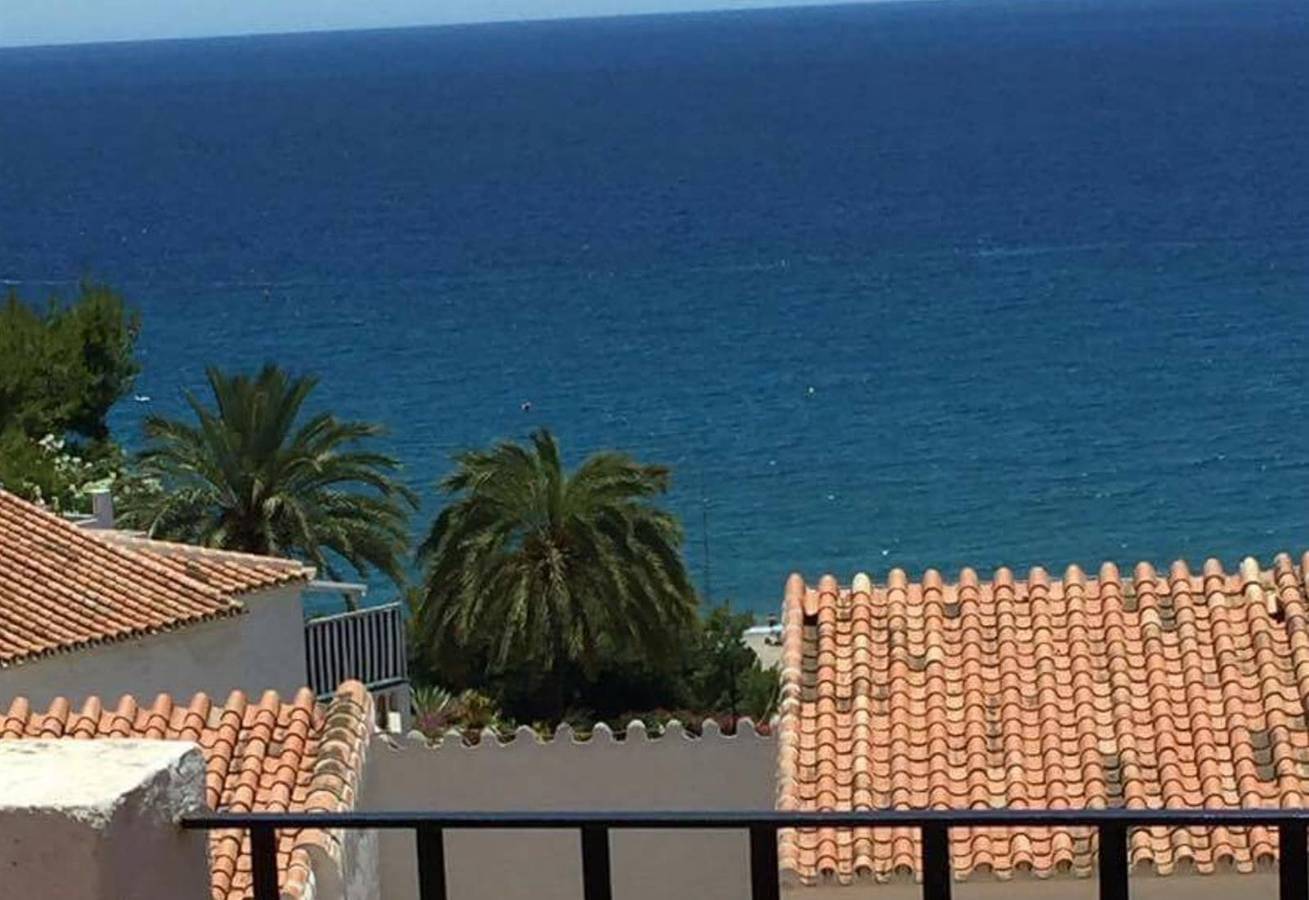 Entire apartment, Casa Caracol 1 bed apartment sea views in Playa de Burriana, Nerja