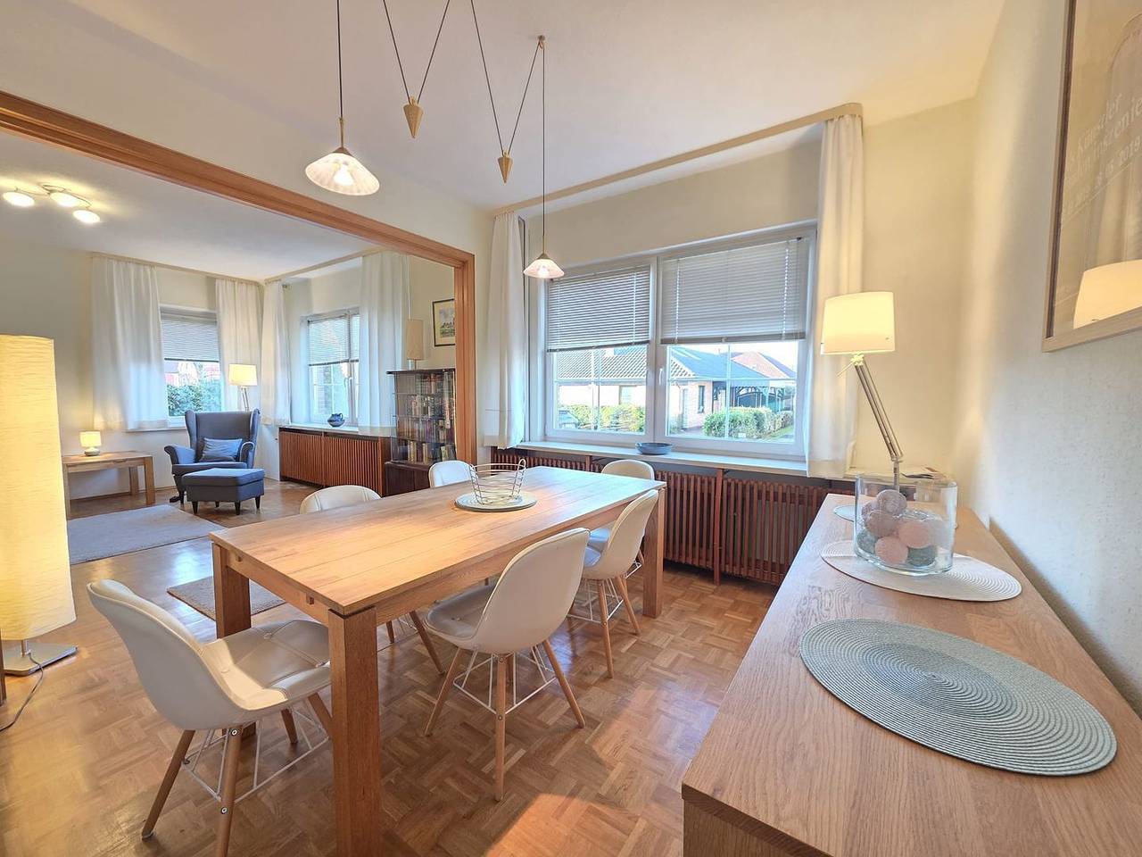 Freistehendes Ferienhaus mit Wintergarten, Garten und moderner Ausstattung in Norden, Norden und Umgebung