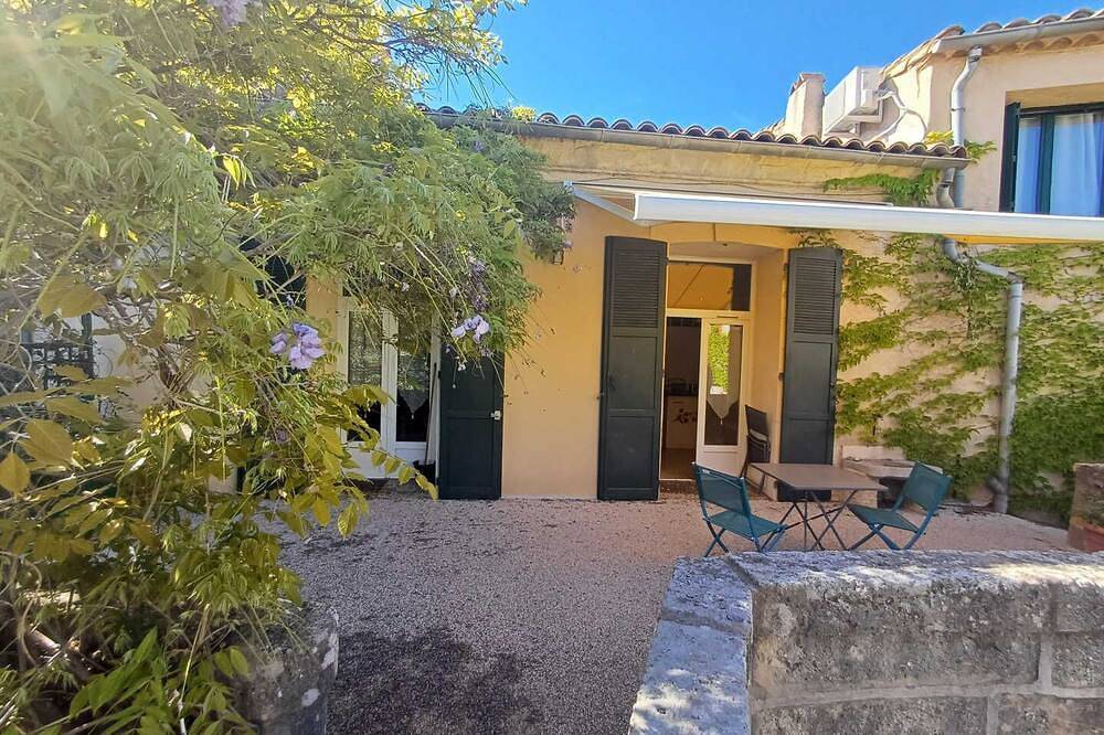 La Glycine - Poussan in Poussan, Côte d'Améthyste