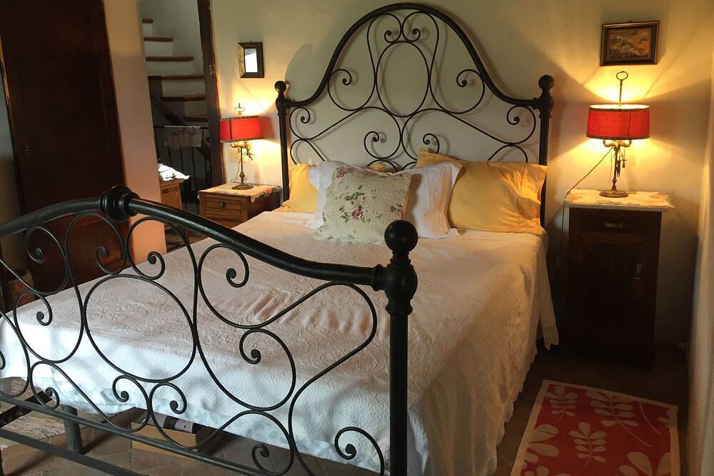 Schönes dreistöckiges Bauernhaus aus Stein in der Nähe von Lucca, Toskana in Borgo a Mozzano, Lucca Provinz