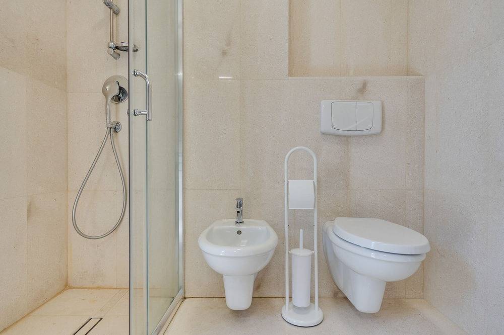 Entire apartment, Apartment 5 stars Barcola - 50 meters from the sea in Trieste, Carso