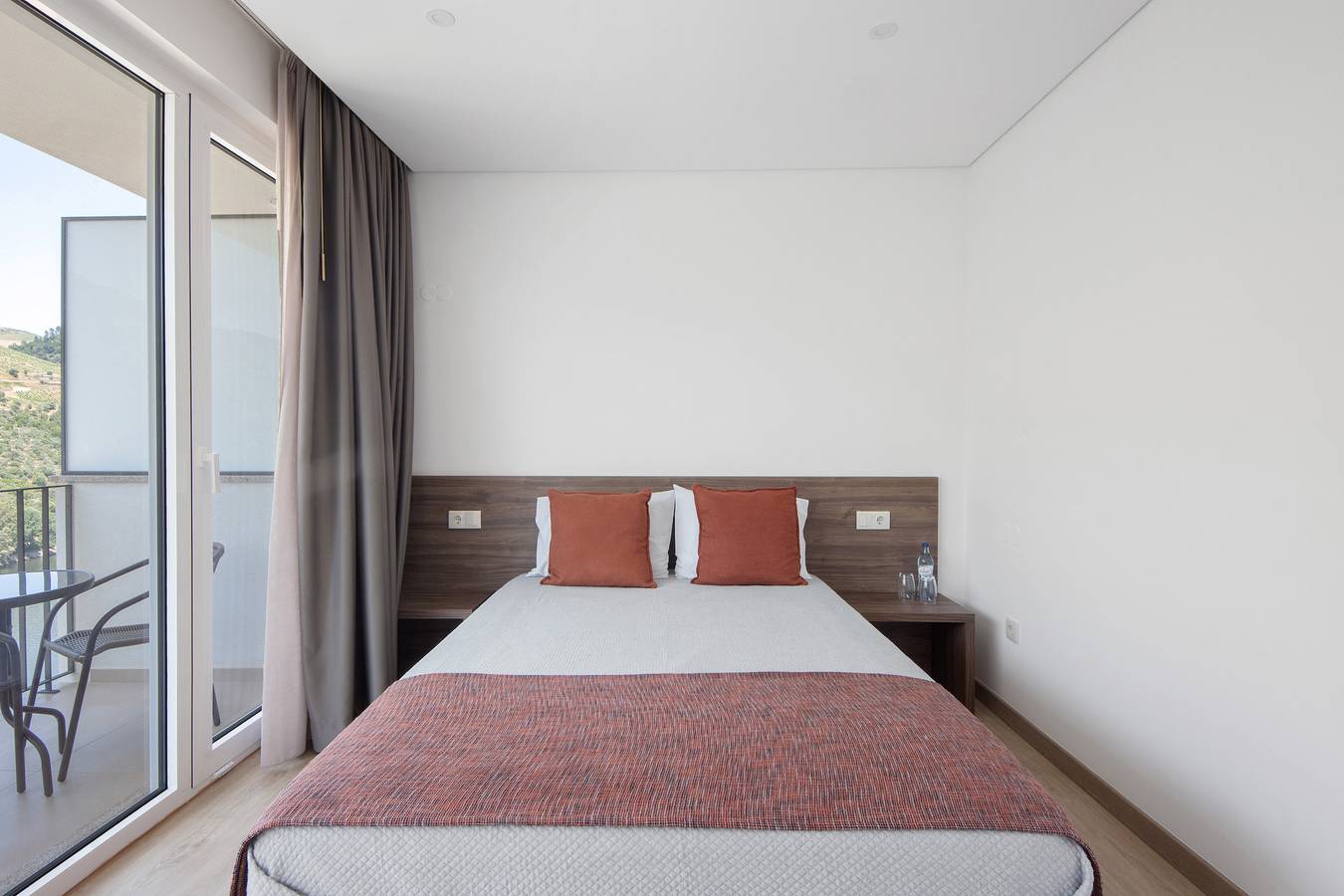 Property In A Holiday Village 'Quinta Da Pedra Caldeira C' with Mountain View and Air Conditioning in Fontelo, Douro Valley