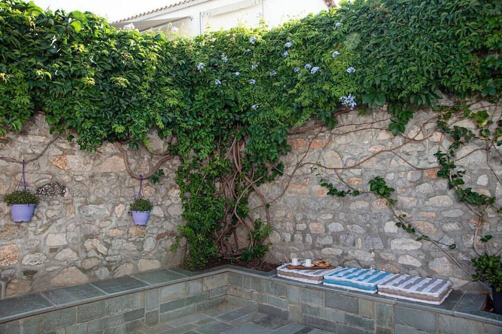 Traditional Mansion \"Eugenie\" in Hydra